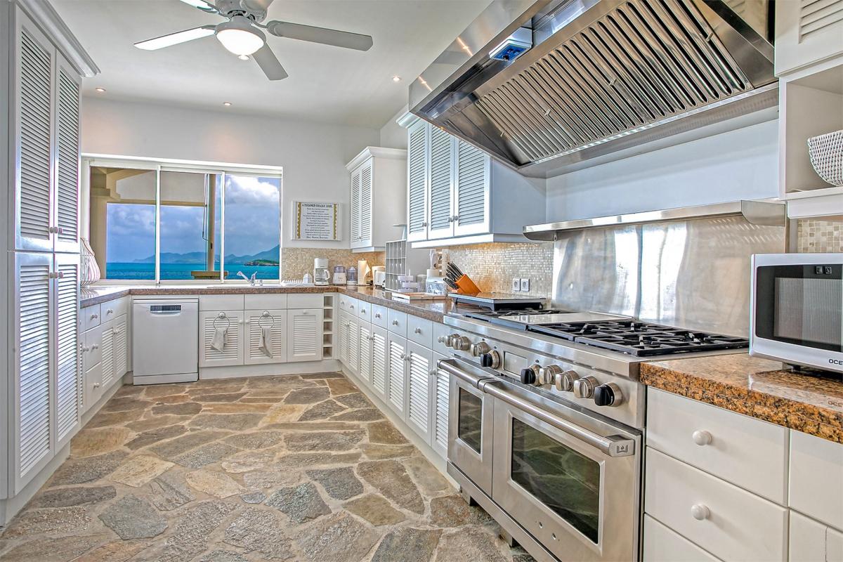 St Martin beachfront luxury villa rental - Kitchen